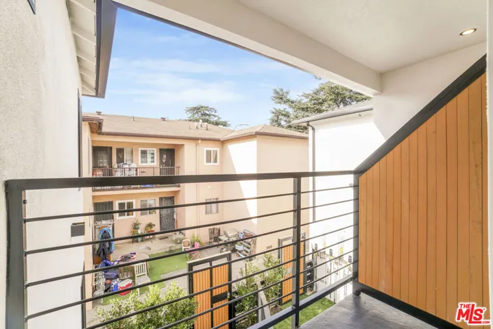 4017 Grand View Boulevard, Culver City, California 90066