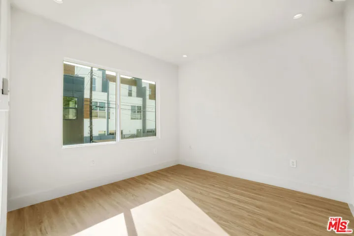 4017 Grand View Boulevard, Culver City, California 90066