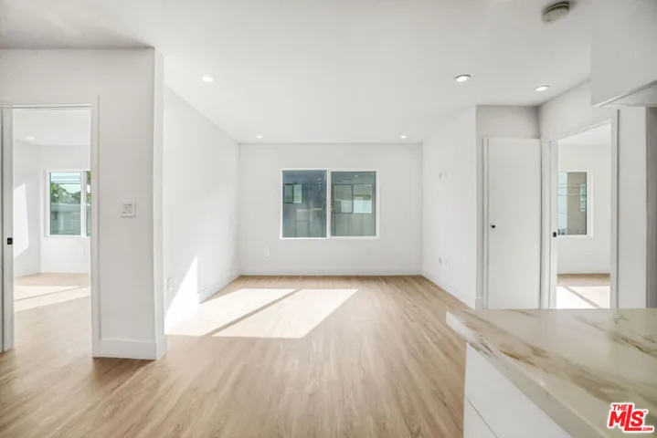 4017 Grand View Boulevard, Culver City, California 90066