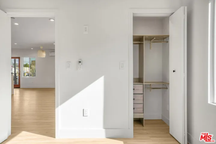 4017 Grand View Boulevard, Culver City, California 90066