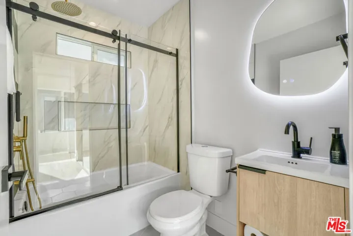 4017 Grand View Boulevard, Culver City, California 90066