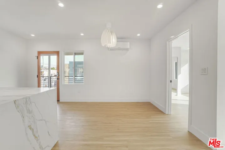 4017 Grand View Boulevard, Culver City, California 90066