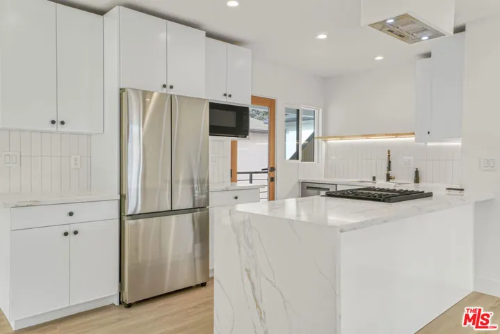 4017 Grand View Boulevard, Culver City, California 90066