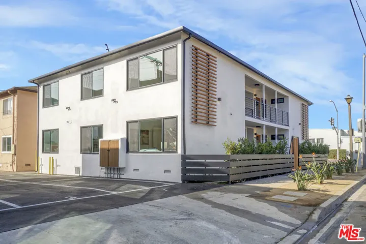 4017 Grand View Boulevard, Culver City, California 90066