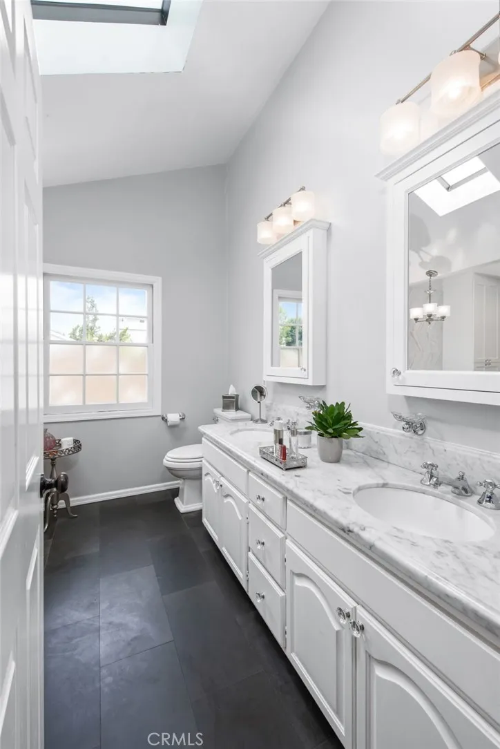 en suite primary bathroom