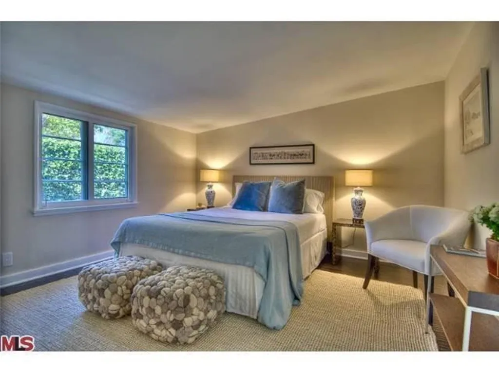 Cottage bedroom
