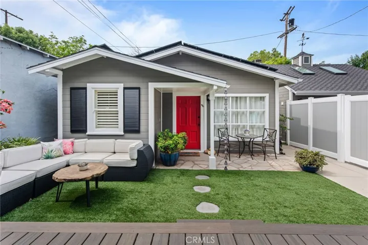 1 bedroom ADU with fully stocked kitchen
