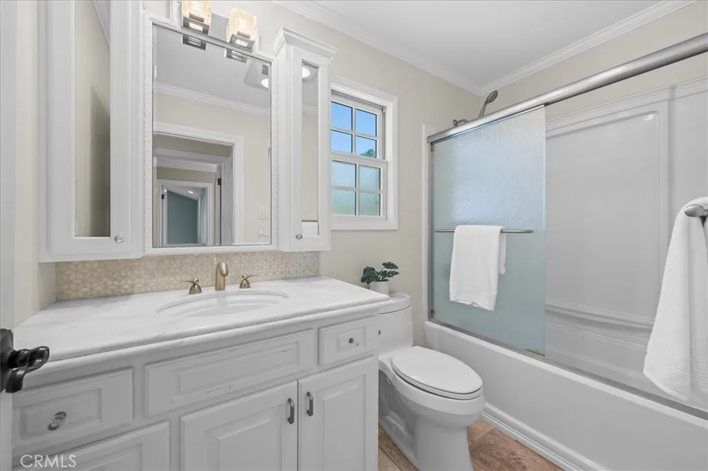 Upstairs Hall bathroom