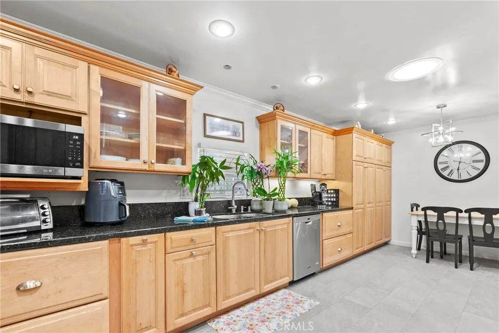 Large, Spacious Kitchen with beautiful cabinets and granite countertops