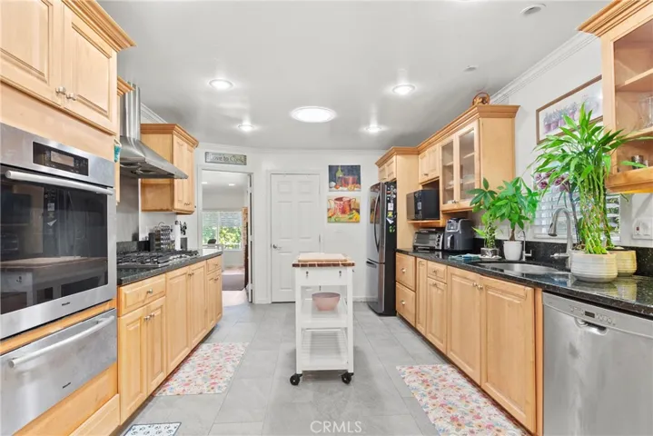 Large, Spacious Kitchen with beautiful cabinets and granite countertops