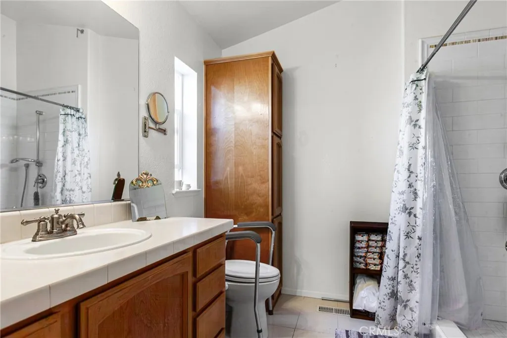 Primary En Suite Bathroom
