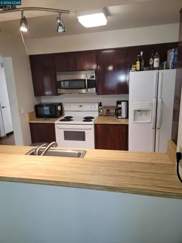 2 Tarn Ct, Hercules, California 94547