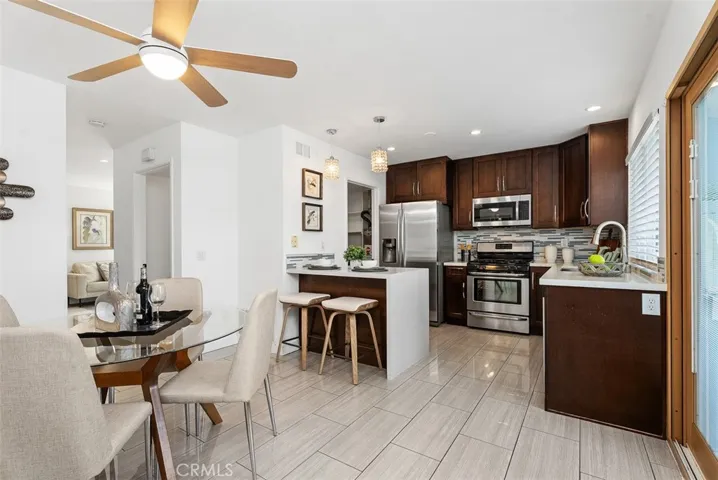 Kitchen & Dining