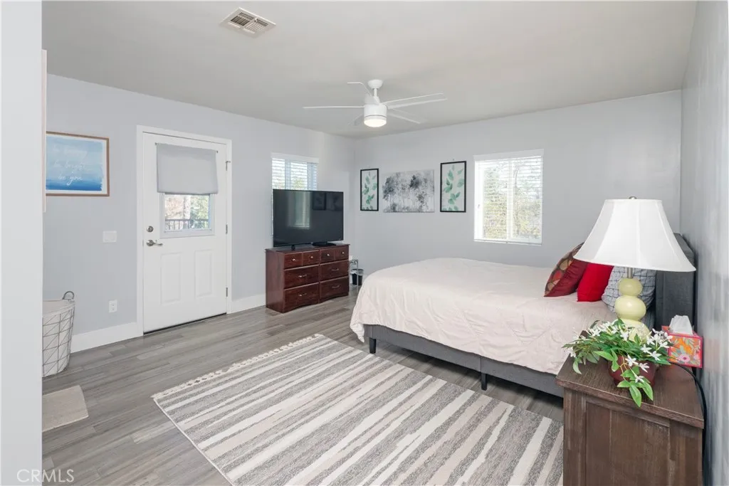 2nd floor bed/bath