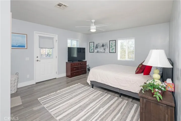 2nd floor bed/bath