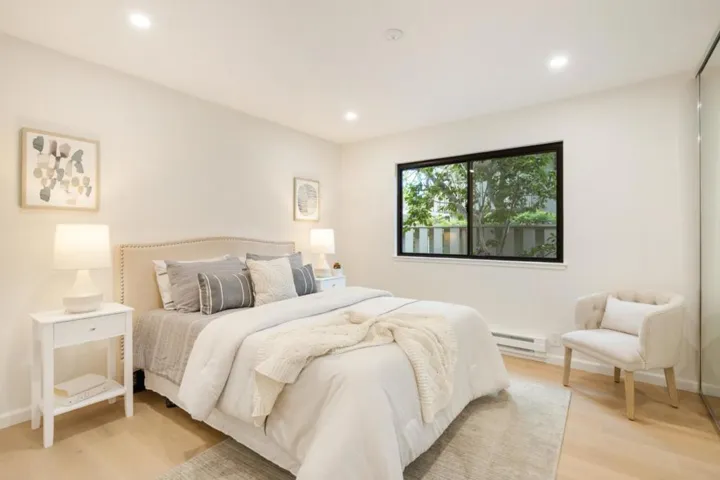 1070 Mercedes Avenue 12, Los Altos, California 94022