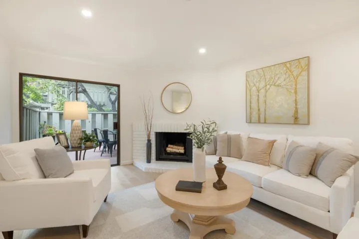 1070 Mercedes Avenue 12, Los Altos, California 94022