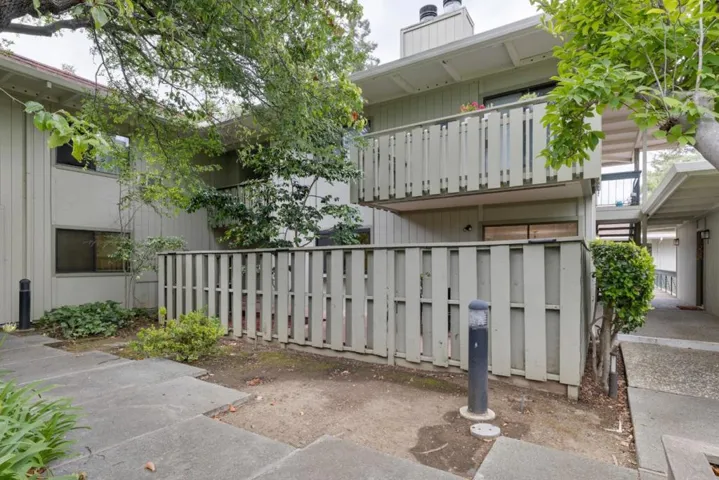 1070 Mercedes Avenue 12, Los Altos, California 94022