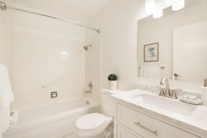 1070 Mercedes Avenue 12, Los Altos, California 94022