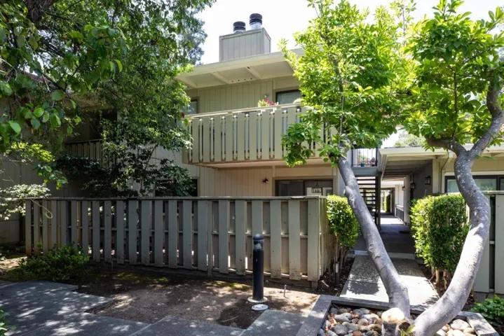 1070 Mercedes Avenue 12, Los Altos, California 94022