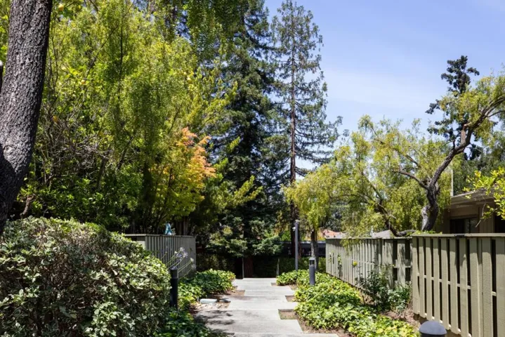 1070 Mercedes Avenue 12, Los Altos, California 94022