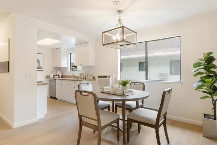 1070 Mercedes Avenue 12, Los Altos, California 94022