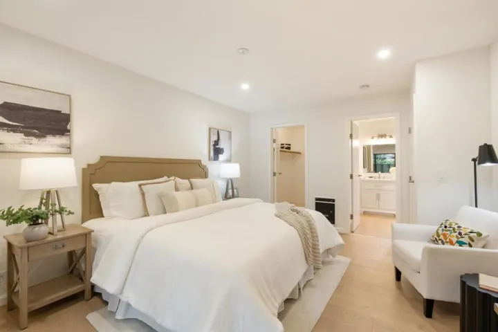 1070 Mercedes Avenue 12, Los Altos, California 94022