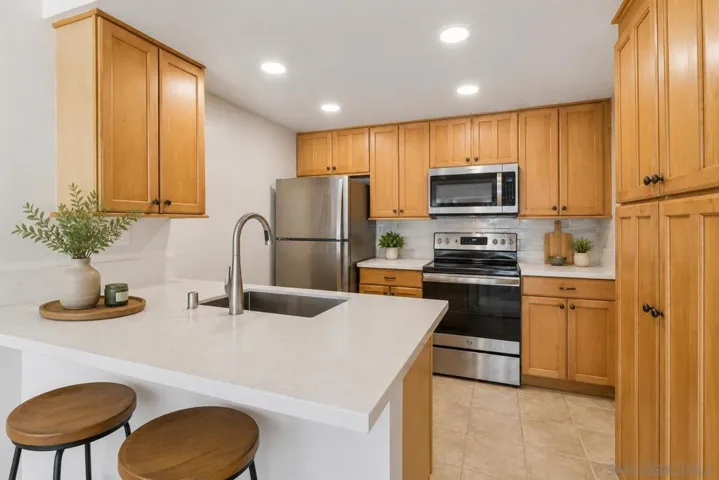 https://zimg.paragon.ice.com/ParagonImages/Property/PA/SDMLS/-526473/8/533/400/60b90022d98af7e47f6d0f8499df3087/3/75a062cb32ec9c7e3cd4b2e14cee24fd/-526473-f3ac24c1-67fd-457f-a8e7-51219651db5d.JPG