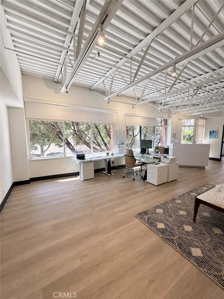 Suite 211