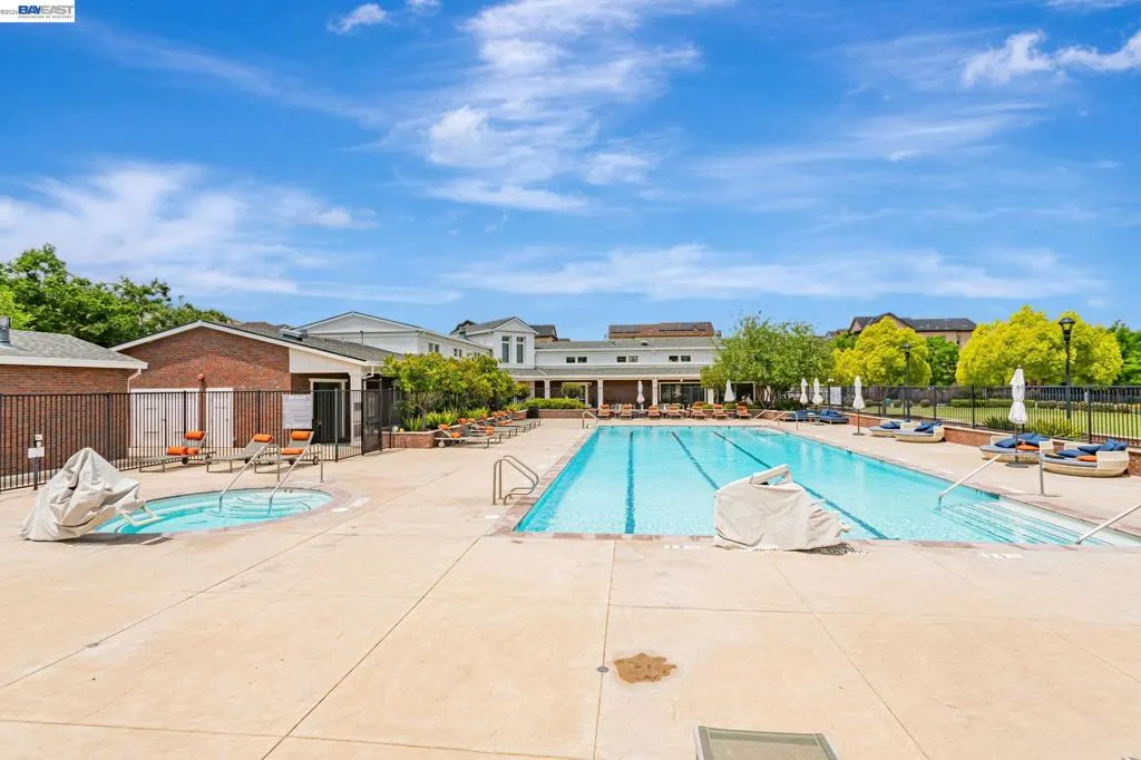 Swimming Pool - HOA facitiy