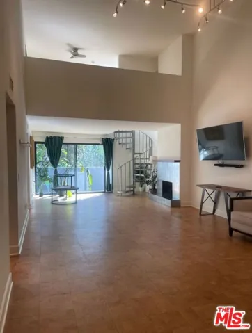 1940 N Highland Avenue 81, Los Angeles, California 90068