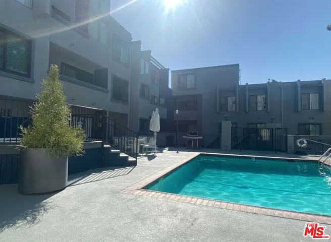1940 N Highland Avenue 81, Los Angeles, California 90068