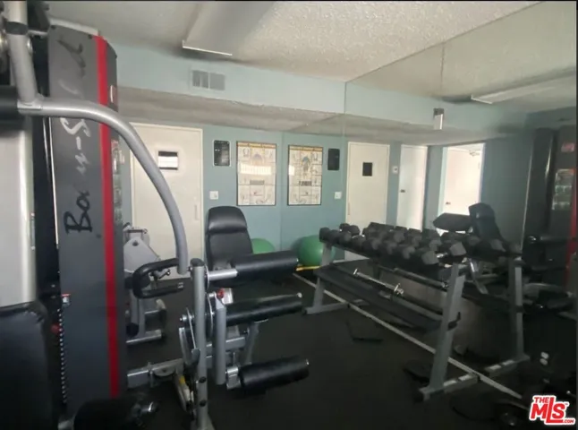 1940 N Highland Avenue 81, Los Angeles, California 90068