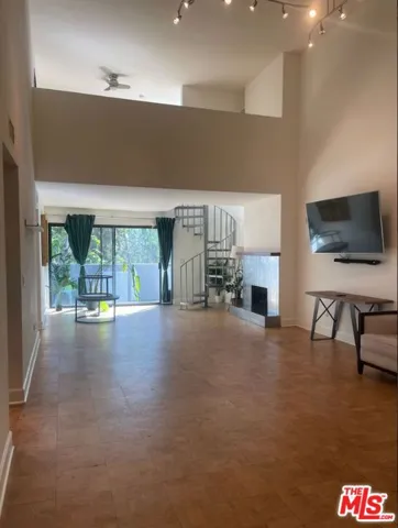1940 N Highland Avenue 81, Los Angeles, California 90068