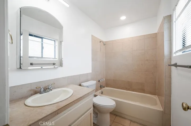 3910 W 182nd Street 6, Torrance, California 90504
