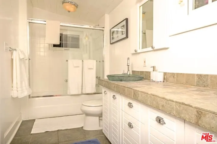 Bathroom Main cottage