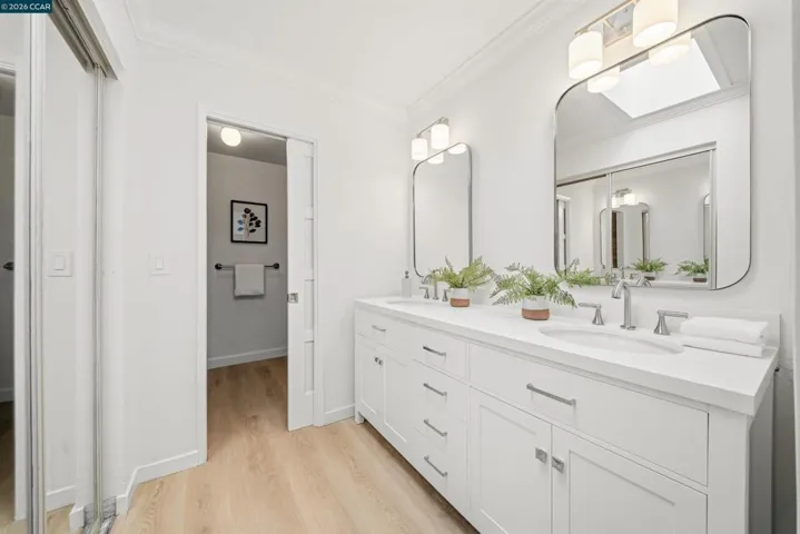 Primary bath with separate WC