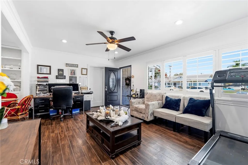 Living room/Shutters offer improved light control.