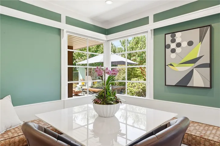 The built-in bench seating offers another view of the backyard while you eat breakfast or do homework.