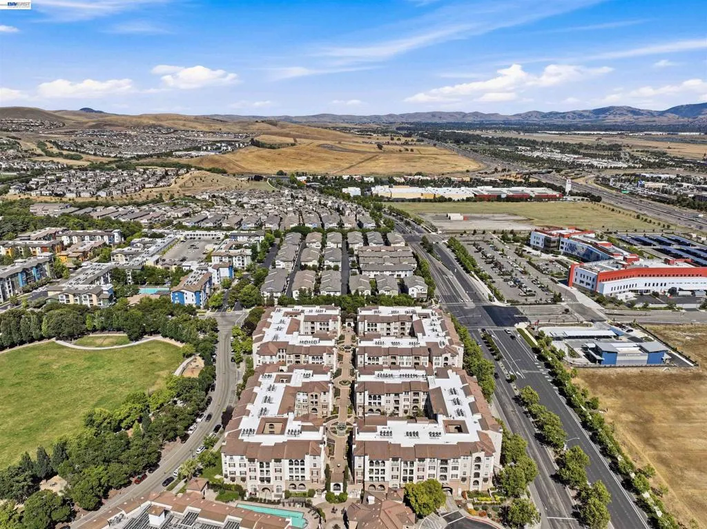 View towards Kaiser Health Center