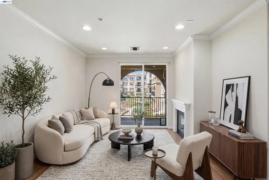 Living with virtual staging