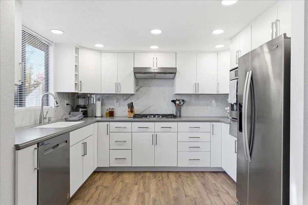 17-Kitchen