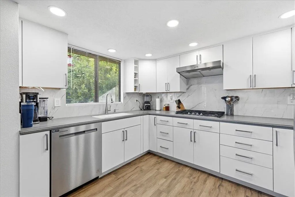18-Kitchen
