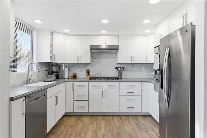 17-Kitchen