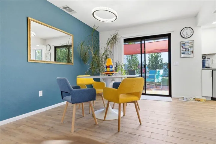 15-Dining Room