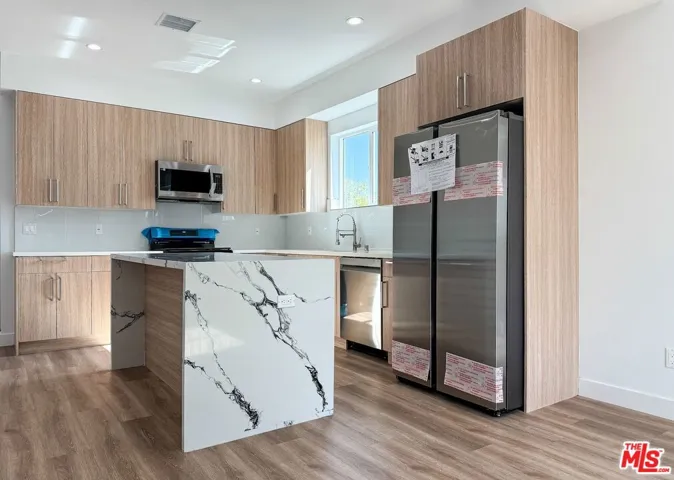 5340 Denny Avenue, North Hollywood, California 91601