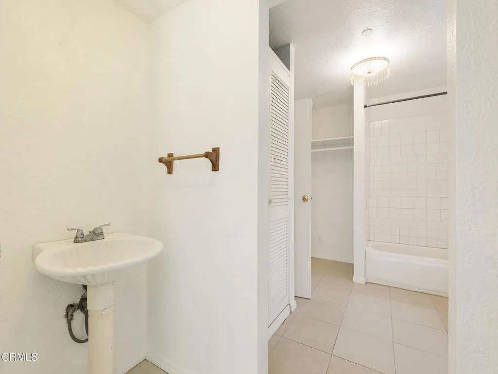 7905 Balcom Canyon Rd, Somis -HsHProd-41
