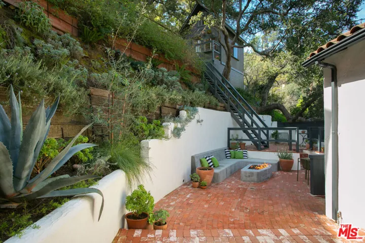 8831 Lookout Mountain Avenue, Los Angeles, California 90046
