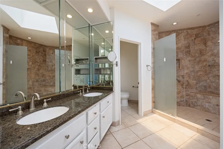 2604 E 20th Street 305, Signal Hill, California 90755