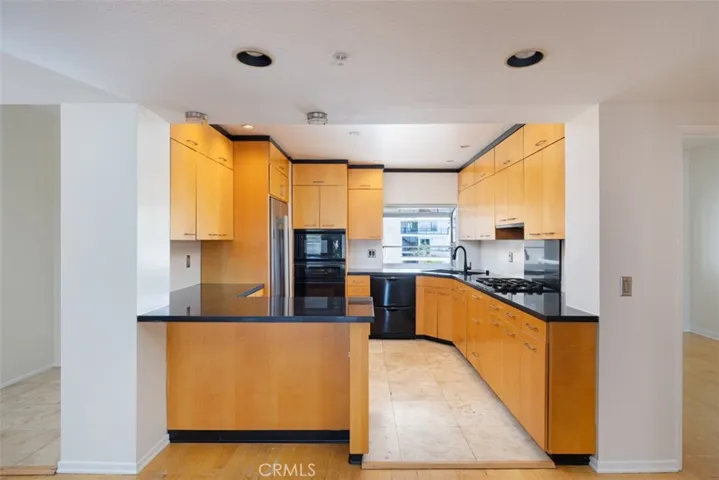 2604 E 20th Street 305, Signal Hill, California 90755